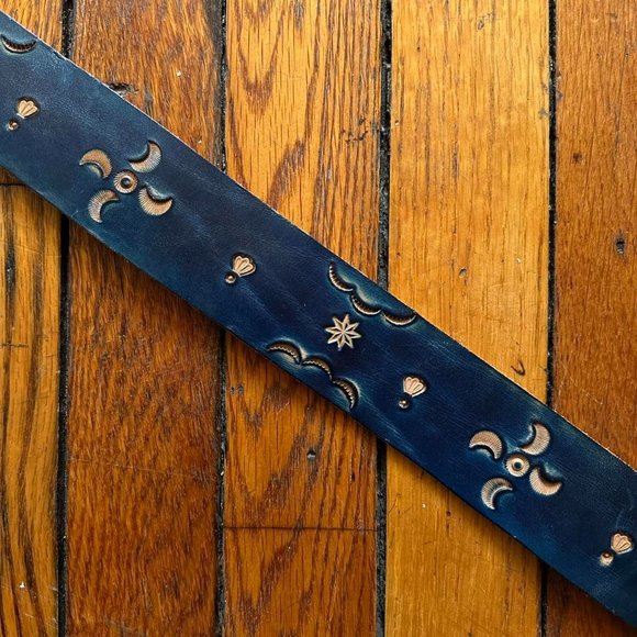 Vintage Unknown‎ Brand Leather Women Navy Blue Etched Engraved Multi Design Belt - Picture 4 of 7